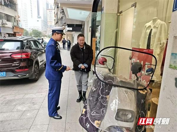 灭火器使用方法  灭火器使用年限